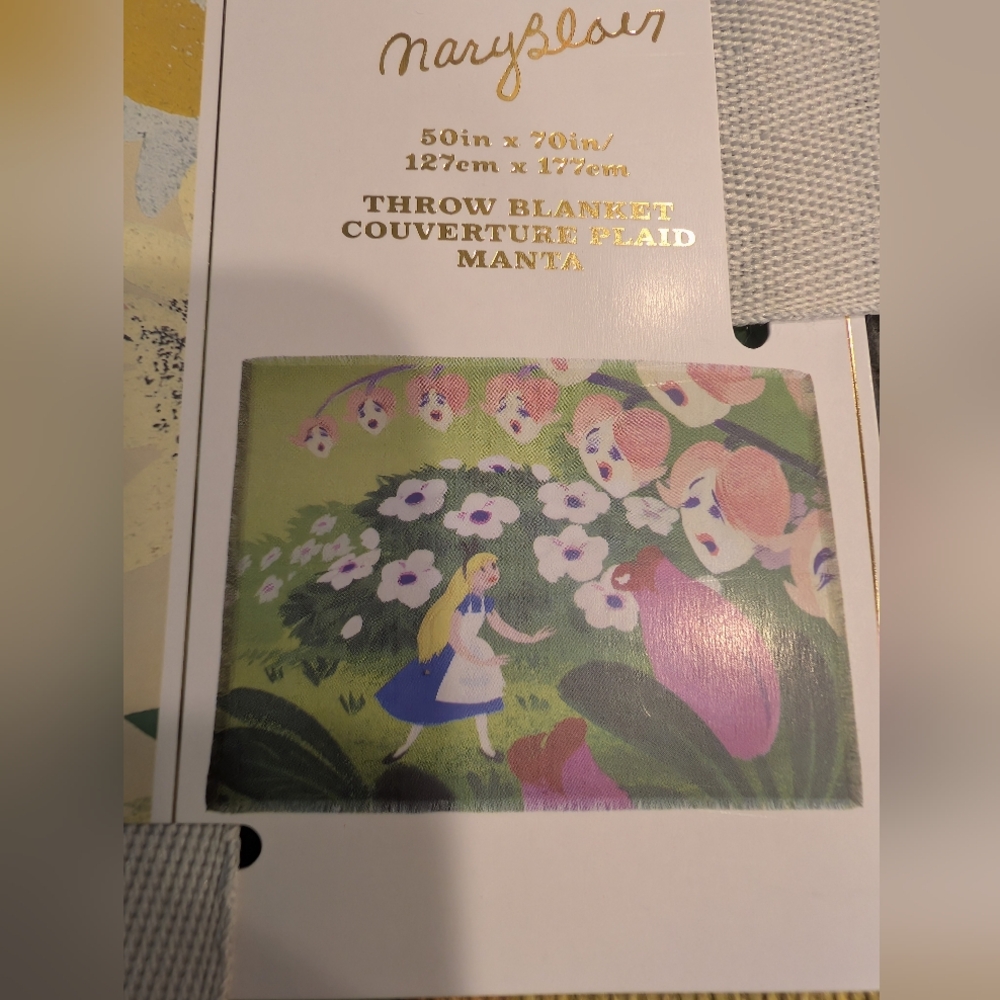 I also wonder Lynn 50-in by 70-in throw blanket